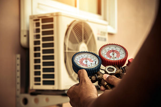 Professional Hvac technician working in Hillsboro, OR